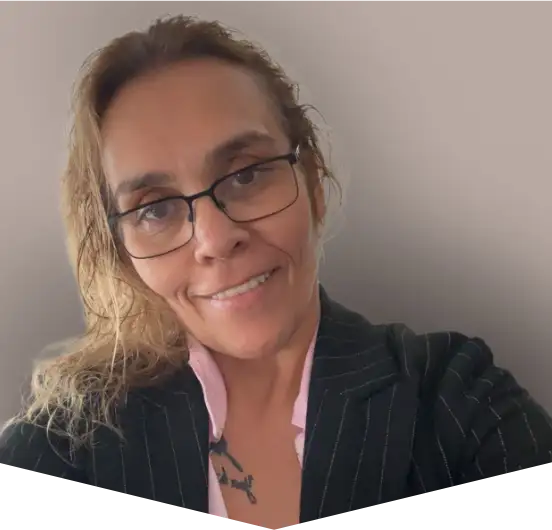 Photo of artist Samantha Gollan