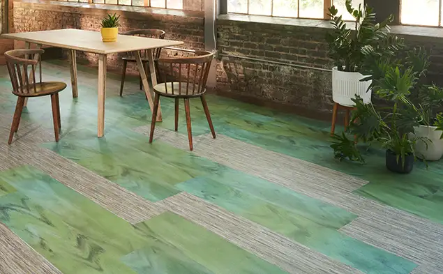 Blond wood chairs and table on plank Quietlife LVT